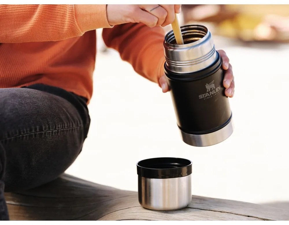 Czarny termos na jedzenie ze stali nierdzewnej 700 ml Legendary Classic Black – Stanley