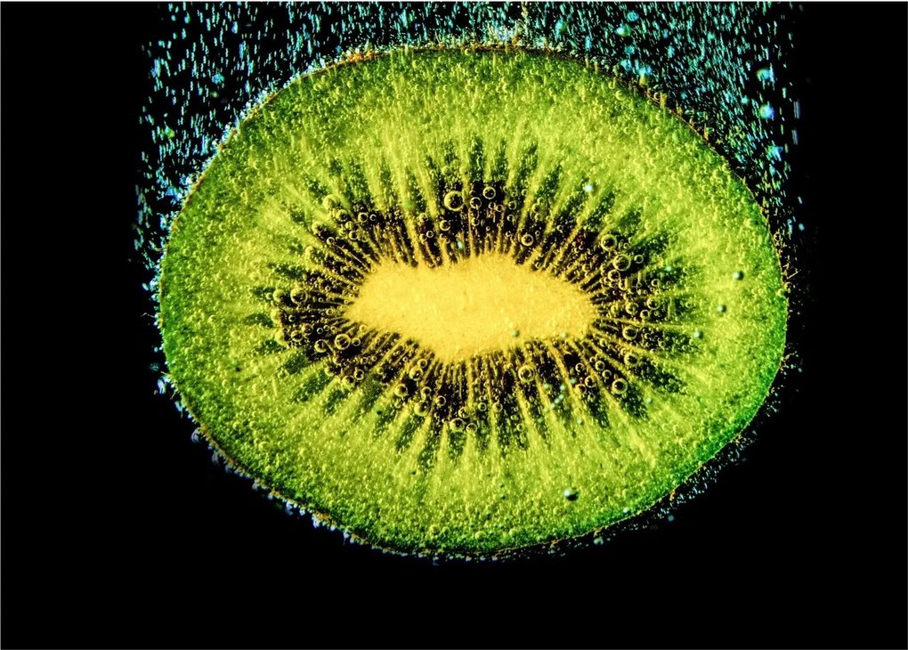 Obraz na szkle - szczegół kiwi w wodzie (70x50 cm)