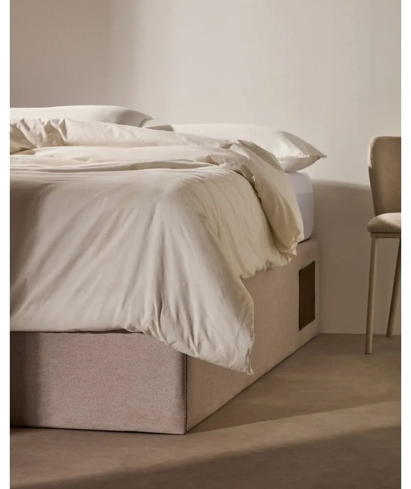 Beżowe tapicerowane łóżko dwuosobowe ze schowkiem 140x190 cm Matters – Kave Home