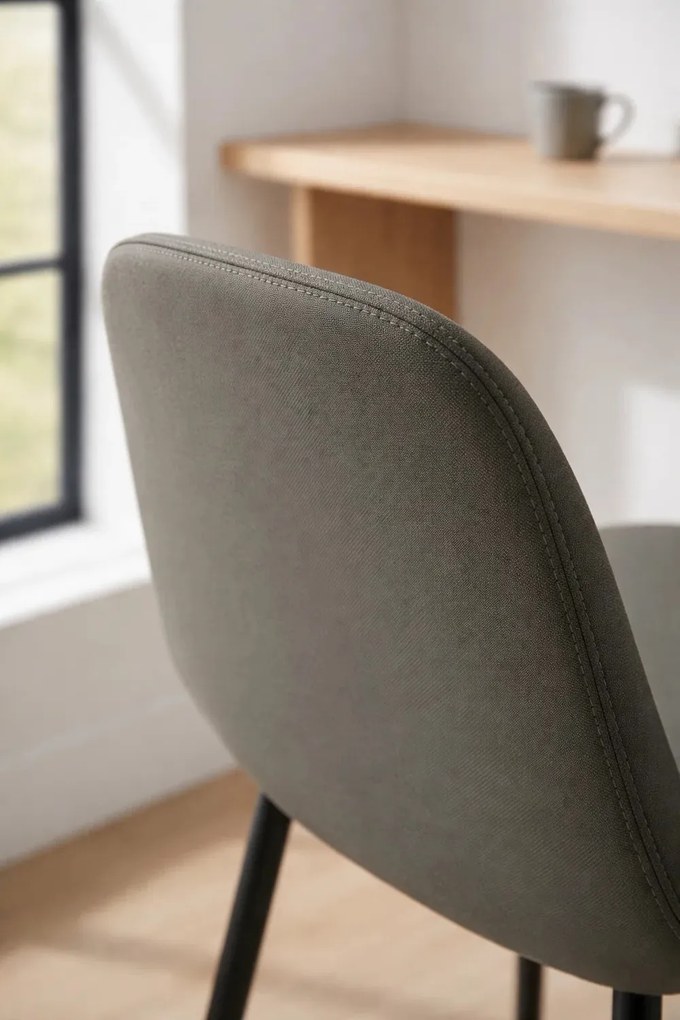 Czarny taboret z tkaniny tekowej