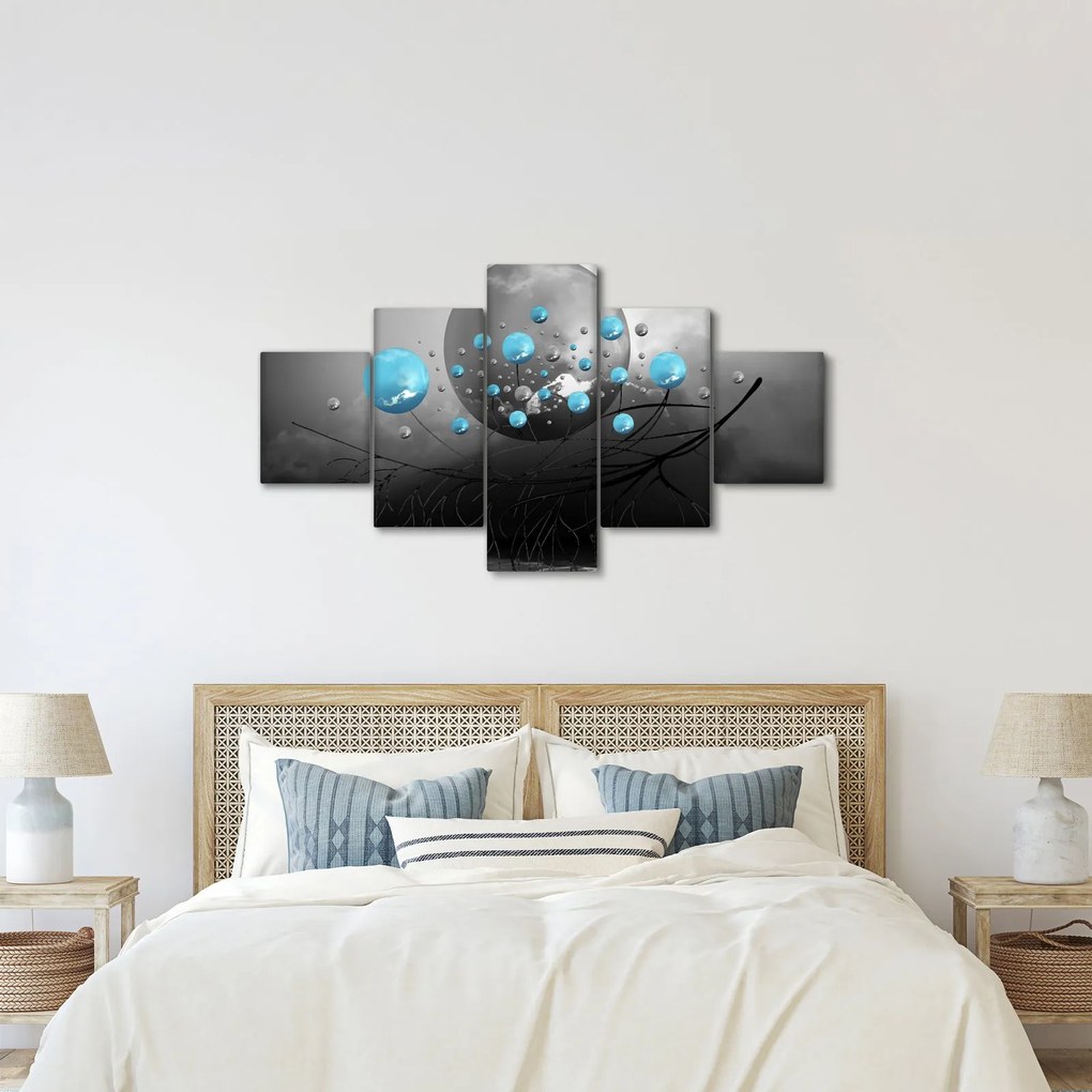 Obraz - jasnoniebieskie abstrakcyjne kule (125x70 cm)