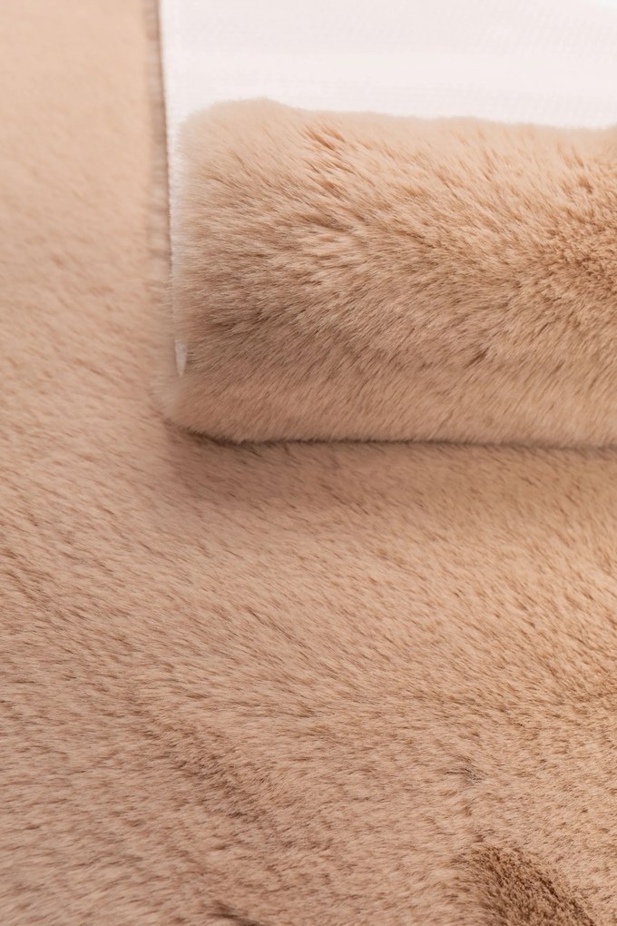 Dywan Futrzany Beżowy 60x90 cm Włochaty Miękki Dekoracyjny Antypoślizgowy