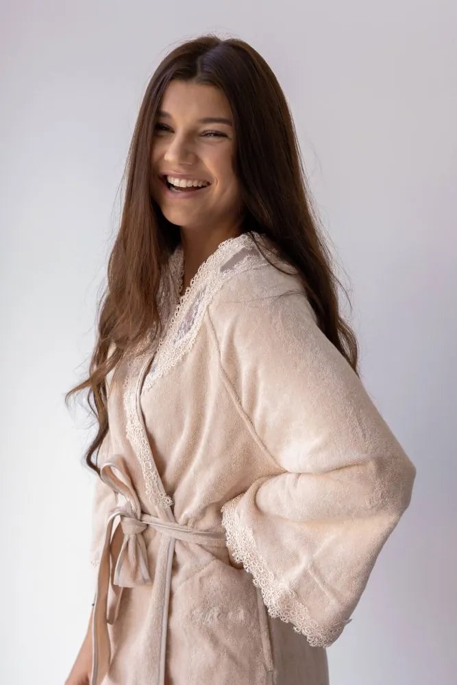 Elegancki szlafrok DESTAN z koronką XL Fioletowy / Lila