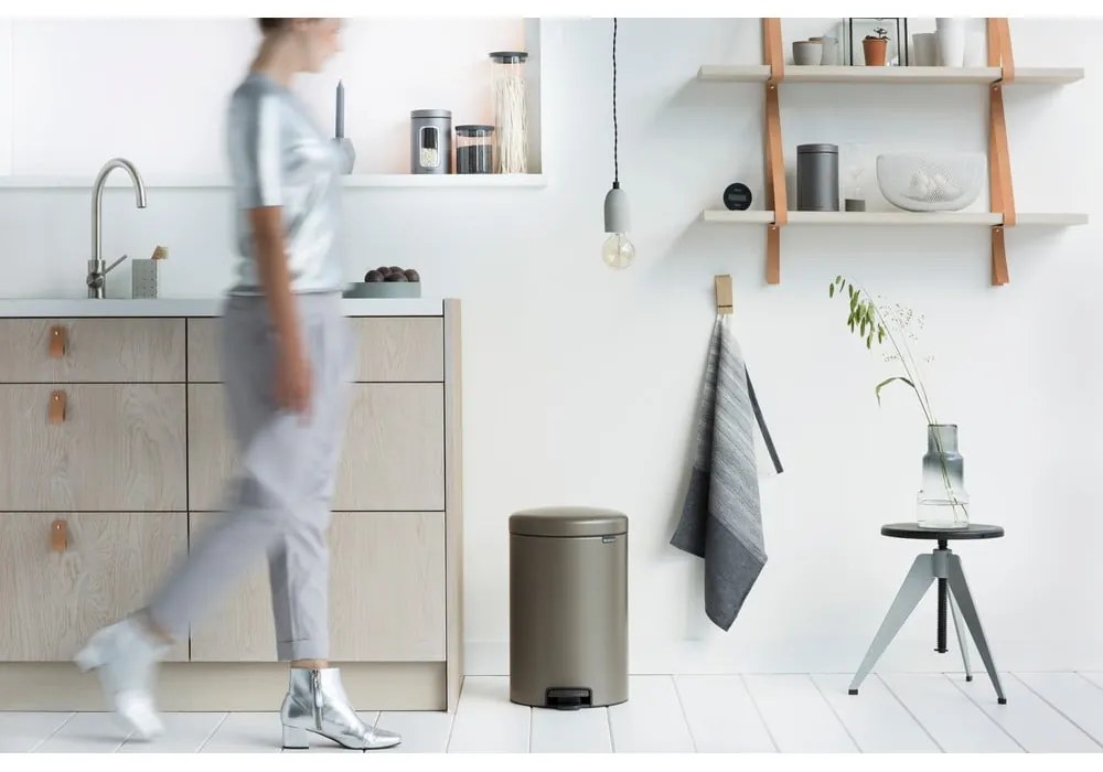 Szary stalowy kosz na śmieci z pedałem 20 l NewIcon – Brabantia