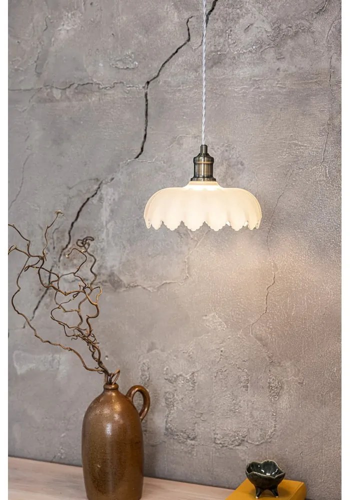 Lampa wisząca w biało-mosiężnym kolorze ze szklanym kloszem ø 25,5 cm Kurage – Markslöjd