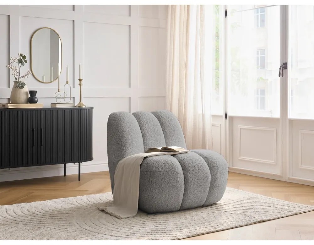 Jasnoszary fotel z materiału bouclé Janissaire – Bobochic Paris