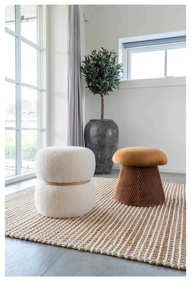 Aksamitny puf w kolorze ochry Hampton – House Nordic