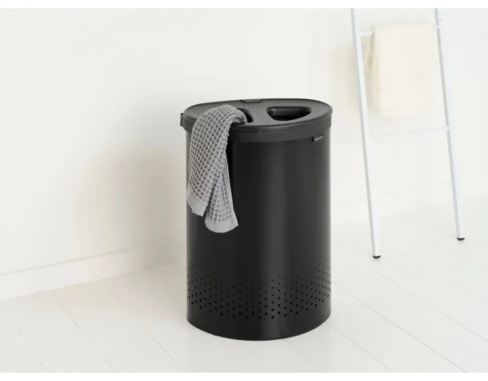 Metalowy kosz na pranie w kolorze matowej czerni 55 l Selector – Brabantia