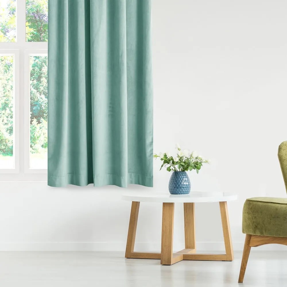 Jasnozielona aksamitna zasłona częściowo zaciemniająca (dimout) 140x270 cm Eyelets – Restilo