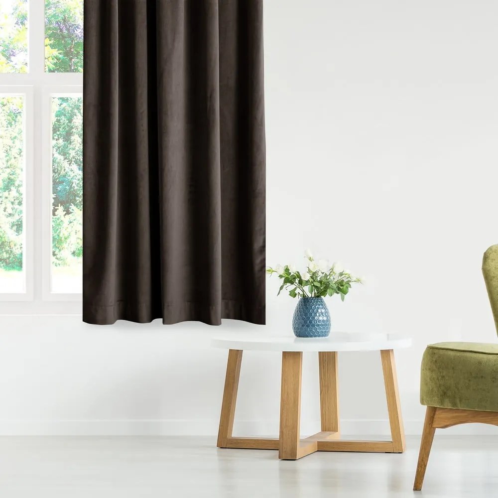 Brązowa aksamitna zasłona częściowo zaciemniająca (dimout) 140x270 cm Eyelets – Restilo