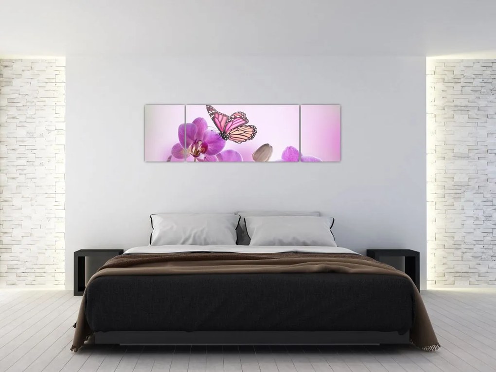 Obraz - Motyl na kwiatach orchidei, liliowy (170x50 cm)