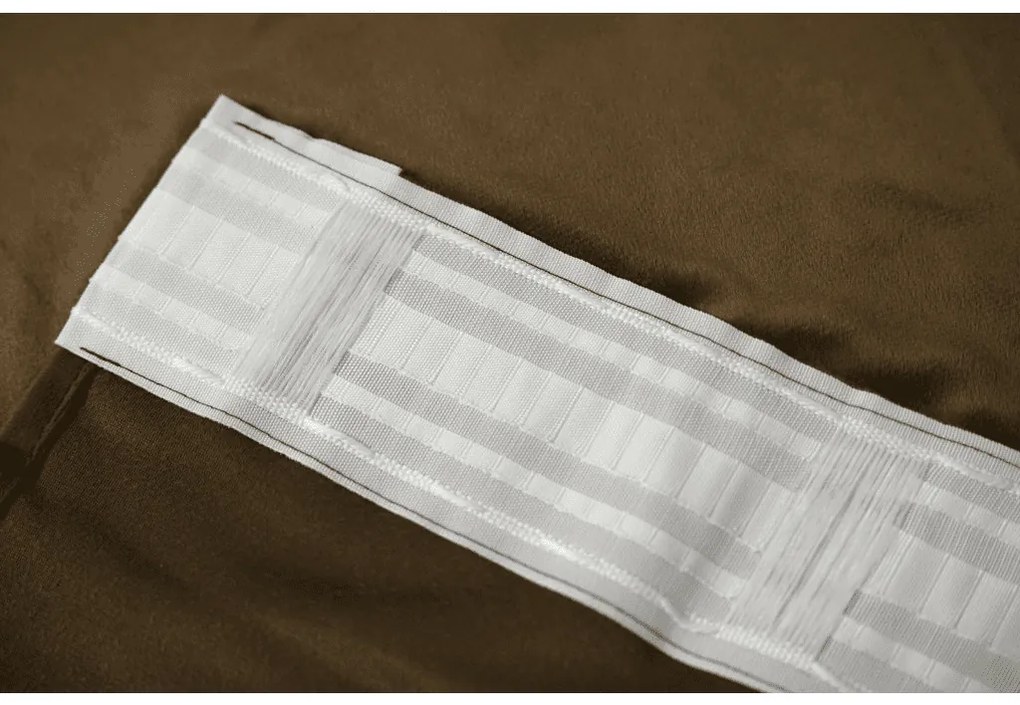 Zasłona zaciemniająca VELVET 140x250 cm, brązowa Zawieszanie: Metalowe pierścienie