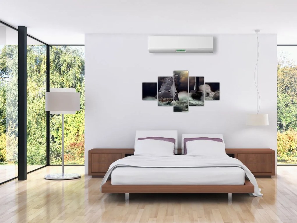 Obraz - Statek płynący przez wzburzone fale (125x70 cm)