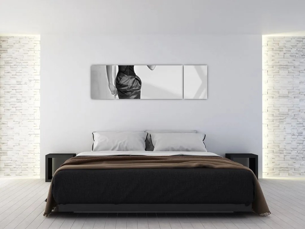 Obraz - Kobieta w krótkiej sukience (170x50 cm)