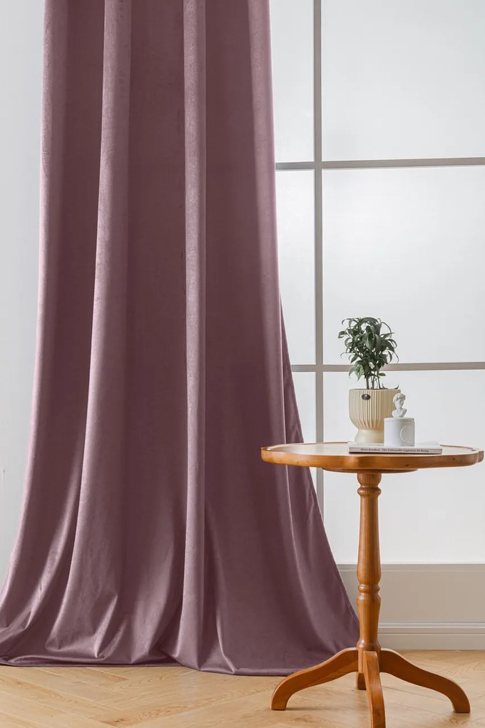 Jasnofioletowa zaciemniająca zasłona VELVET 140x250 cm Zawieszanie: Taśma z wiązaniami