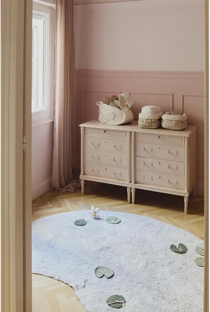 Jasnoróżowy tekstylny dziecięcy kosz na zabawki 30x20x20 cm Swan Rose – Lorena Canals