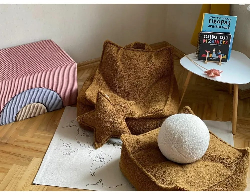 Kremowa poduszka na sofę dziecięcą z materiału bouclé Ball – Wigiwama