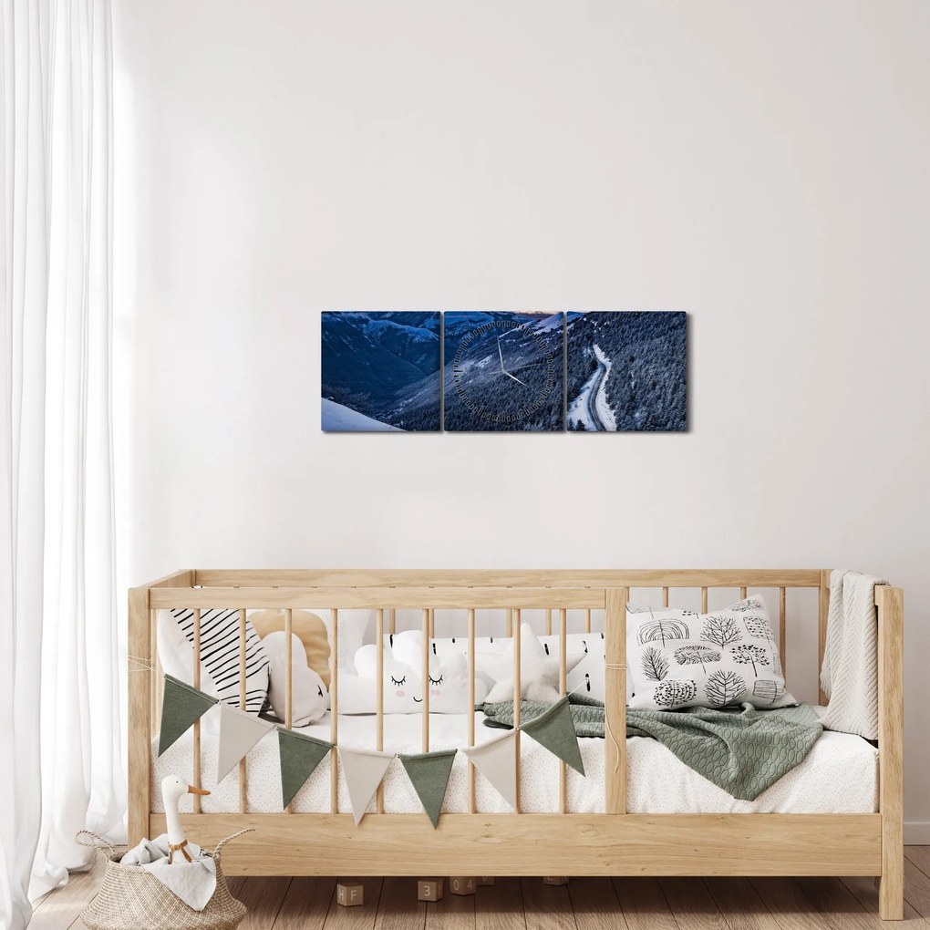 Obraz ośnieżonego stoku (z zegarem) (90x30 cm)