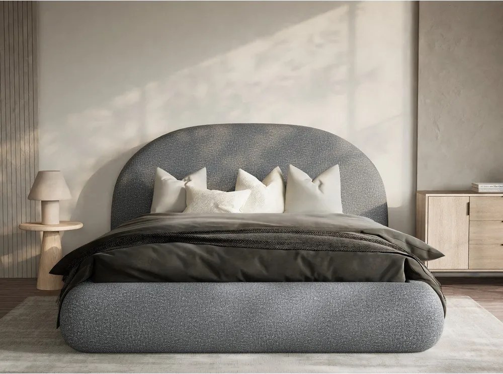 Szare tapicerowane łóżko dwuosobowe ze schowkiem ze stelażem 160x200 cm Maumere – Maison de Rêve