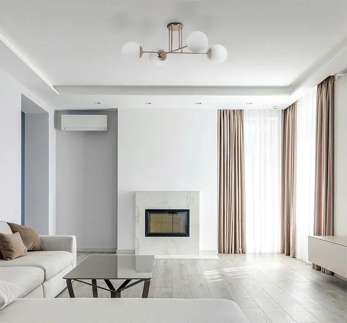 Złota lampa sufitowa z 4 białymi okrągłymi kloszami - 4X A707 G3-G25