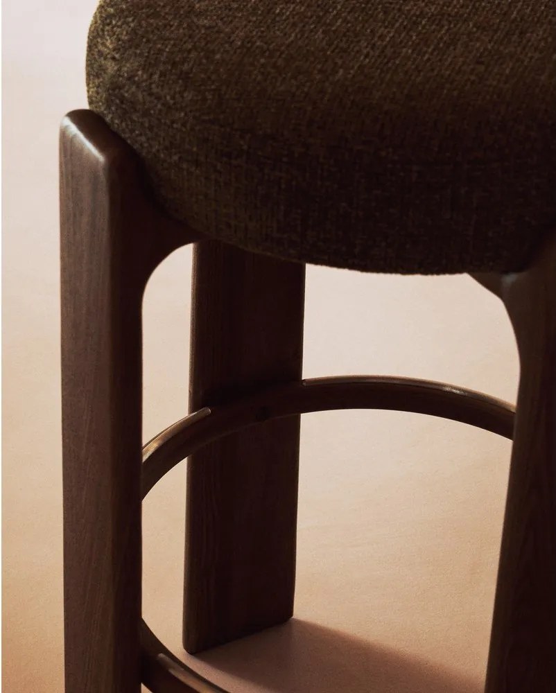 Hoker w kolorze zielono-ciemnonaturalnym z litego drewna jesionowego (wysokość siedziska 75 cm) Granite – Kave Home