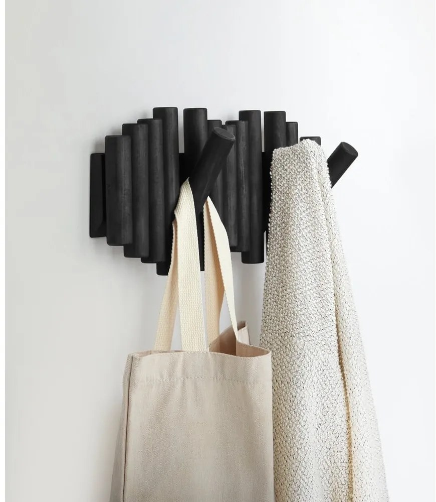 Czarny wieszak ścienny z drewna sosnowego Picket – Umbra
