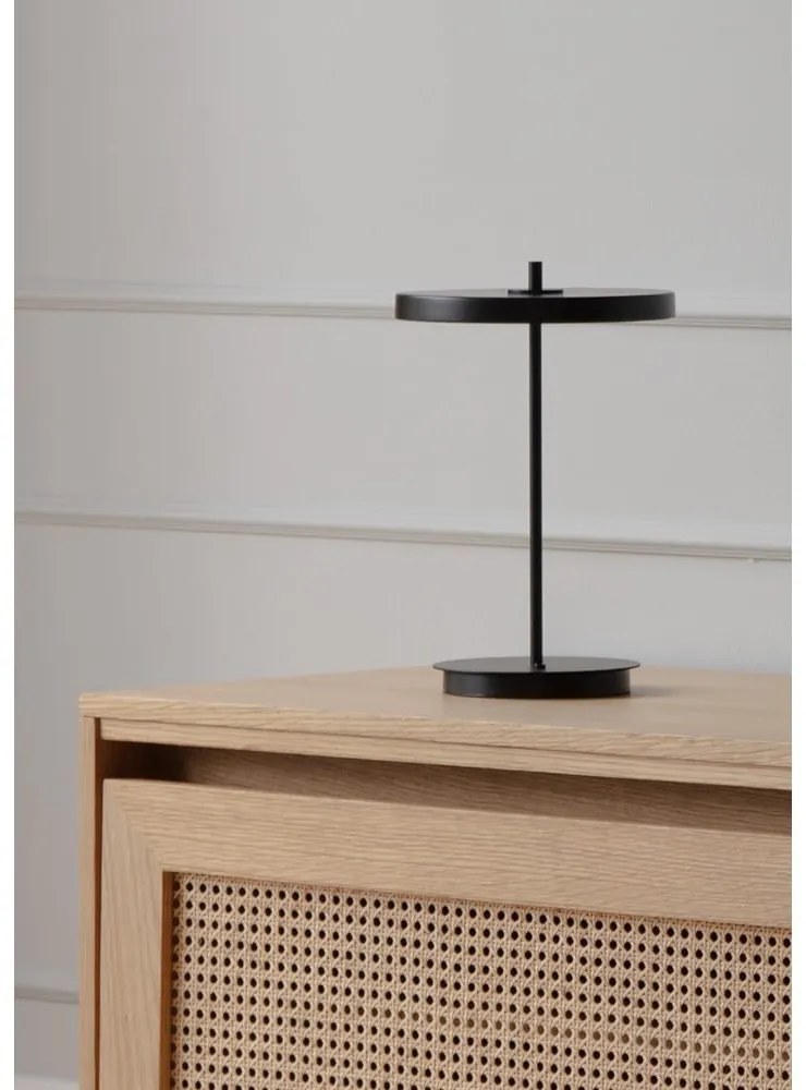Czarna metalowa lampa stołowa LED z metalowym kloszem (wysokość 31 cm) Asteria Move – UMAGE