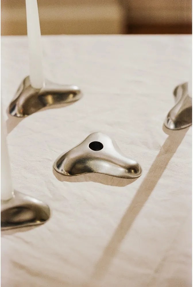 Metalowy świecznik Mis – noo.ma