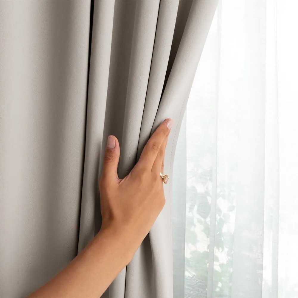 Beżowa zasłona zaciemniająca 140x270 cm Eyelets – Restilo