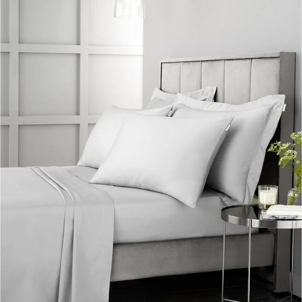 Jasnoszare prześcieradło z satyny bawełnianej z gumką 150x200 cm Cotton Sateen – Bianca