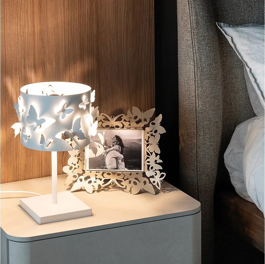 Lampa stołowa Farfallosa 20x20x37 cm z perforowanego żelaza, motywy motyli, dekoracyjny efekt światła, E27, made in Italy, zielona