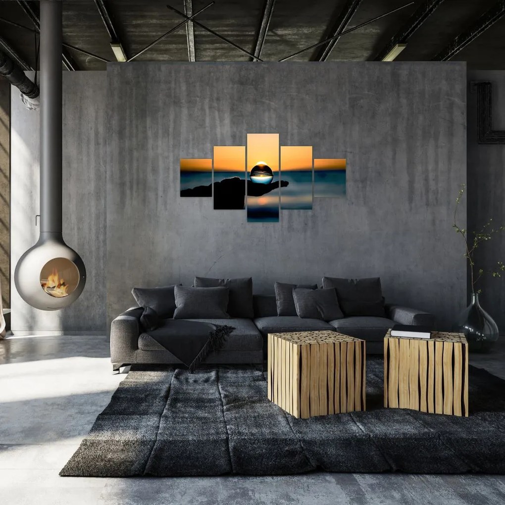 Obraz szklane kule w dłoni (125x70 cm)