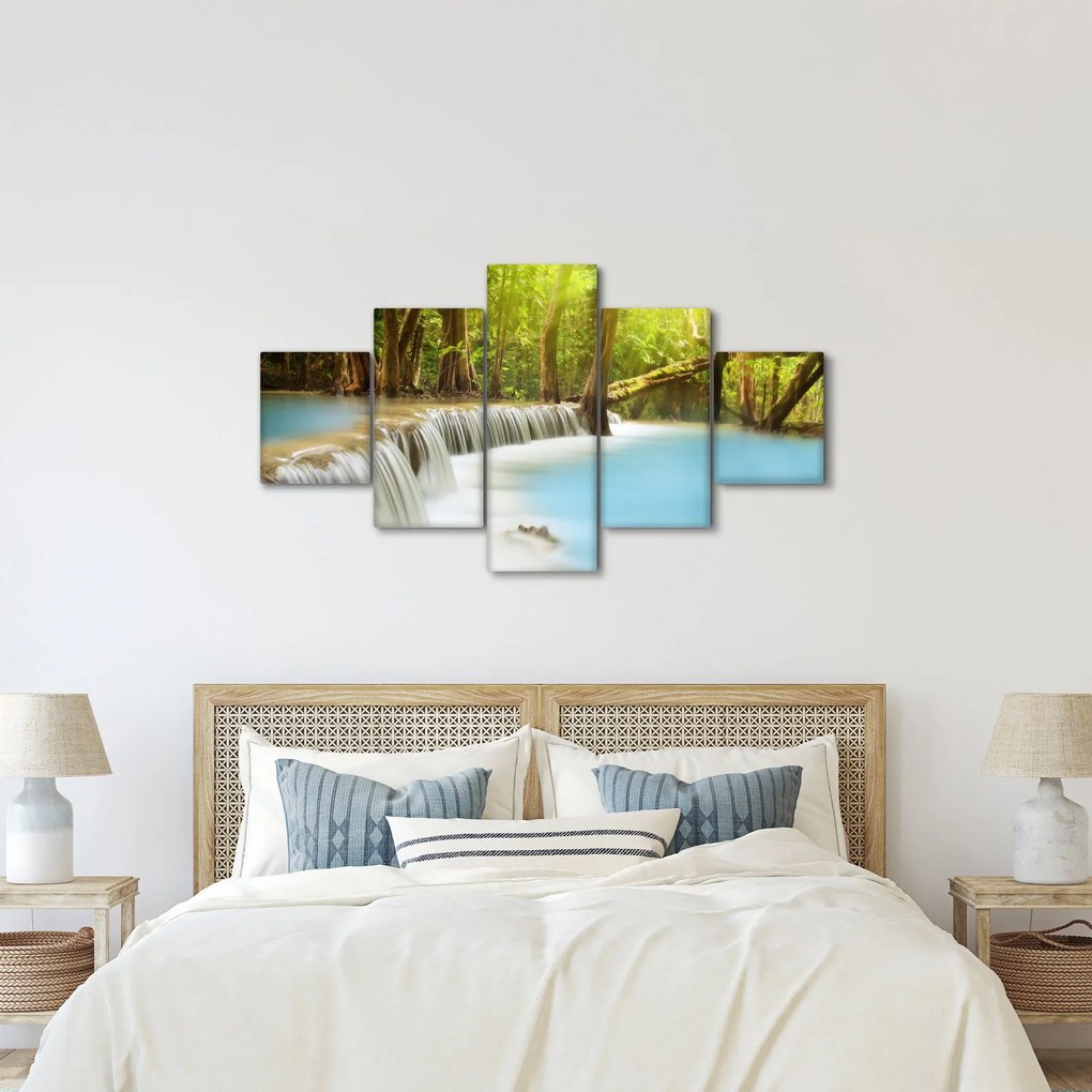 Obraz wodospadu Huai Mae Kamin w lesie (125x70 cm)