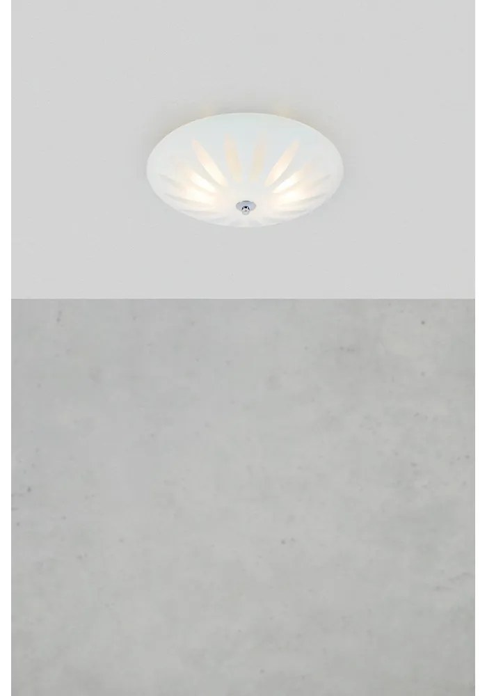 Biała lampa sufitowa ze szklanym kloszem Petal – Markslöjd
