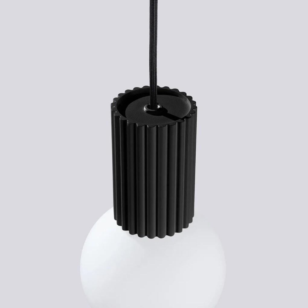 Lampa wisząca HALO 1 czarna ryflowana  SOLLUX  LIGHTING