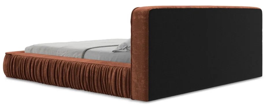 Tapicerowane łóżko dwuosobowe w kolorze terakoty ze schowkiem i stelażem 160x200 cm Keoni – Makamii