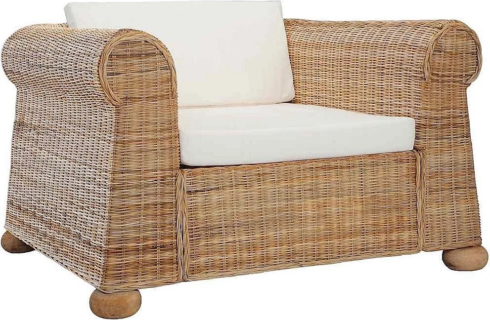 Fotel z naturalnego rattanu z zdejmowanymi kremowymi poduszkami lnianymi, rama z litego drewna, styl współczesny, komfort i trwałość