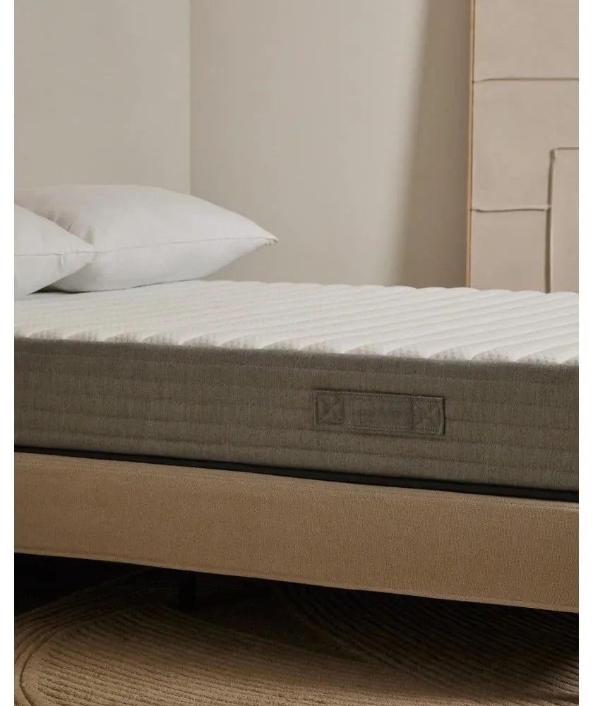Średnio twardy piankowy materac termoregulacyjny 150x190 cm Yoko – Kave Home