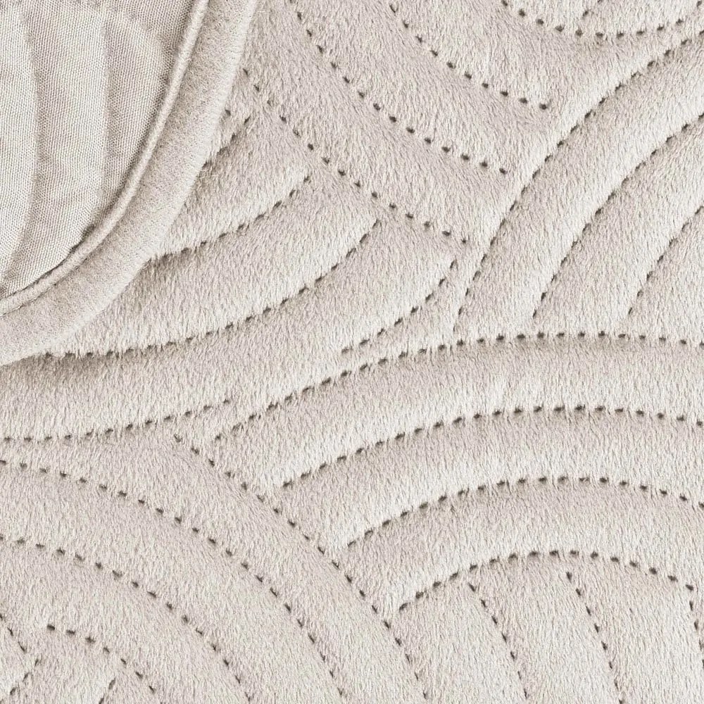 Kremowy aksamitny zestaw narzuty na łóżko i poszewki na poduszkę 240x260 cm Solange – douceur d'intérieur