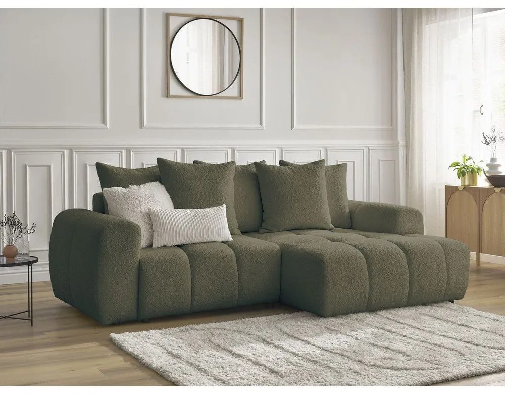 Rozkładany/ze schowkiem narożnik z materiału bouclé (prawostronny/z szezlongiem) w kolorze khaki Roxelane – Bobochic Paris