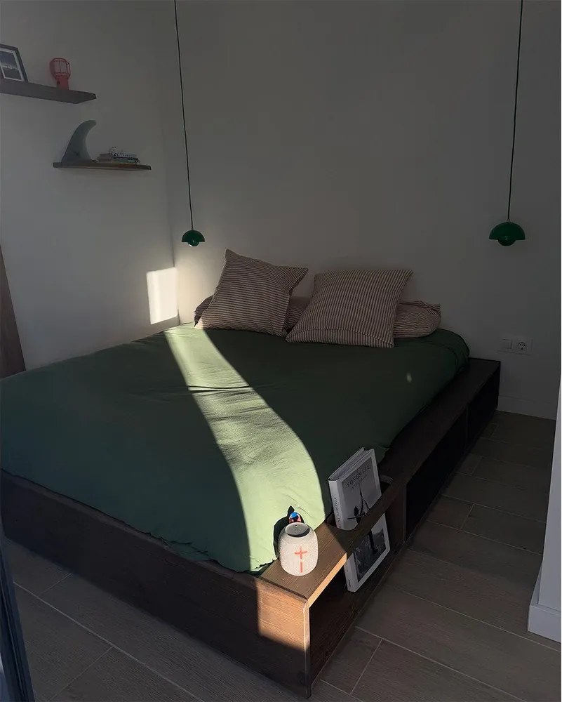 Brązowe łóżko dwuosobowe z drewna sosnowego ze stelażem 140x200 cm Ziggy – Karup Design