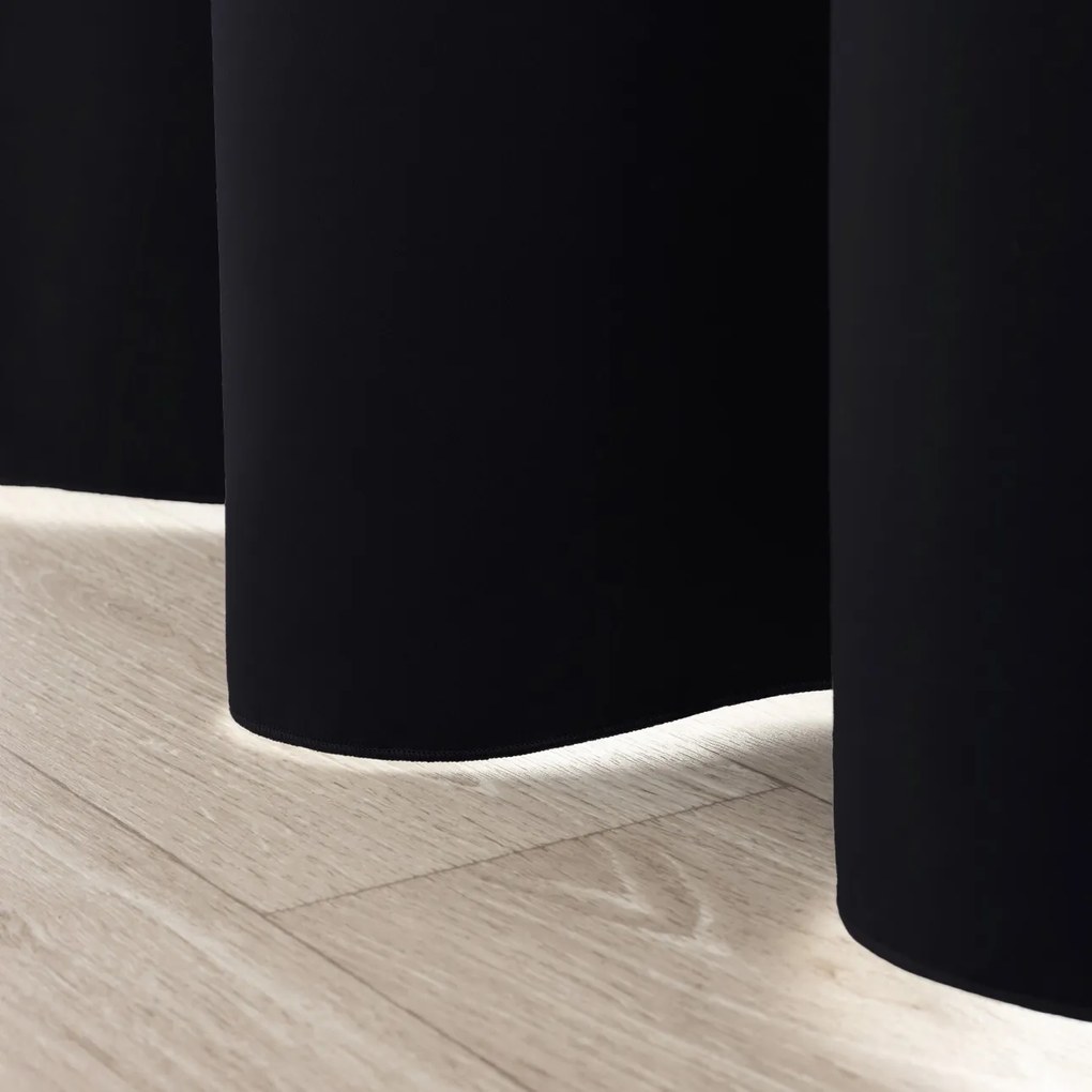 Zasłona zaciemniająca na taśmie marszczącej  czarny 140 x 280 cm 1 szt.