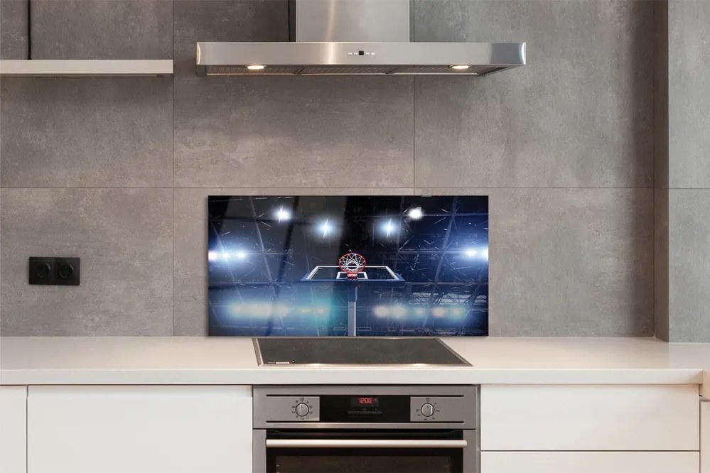 Szklany Panel Kosz w Blasku Reflektorów