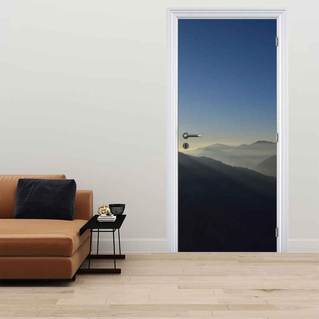 Fototapeta na drzwi - Nad szczytami gór (95x205cm)