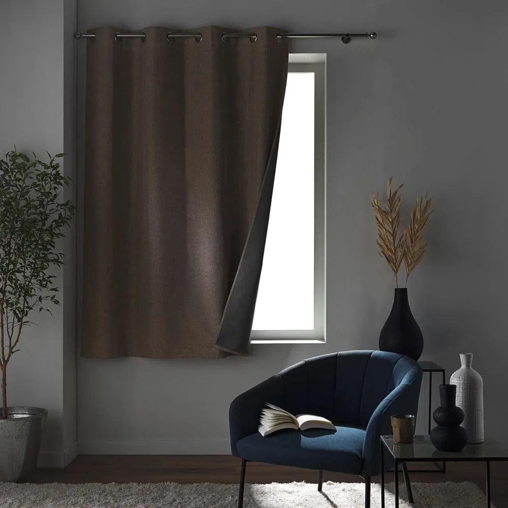 Brązowa zasłona zaciemniająca 140x180 cm Crepuscule – douceur d'intérieur