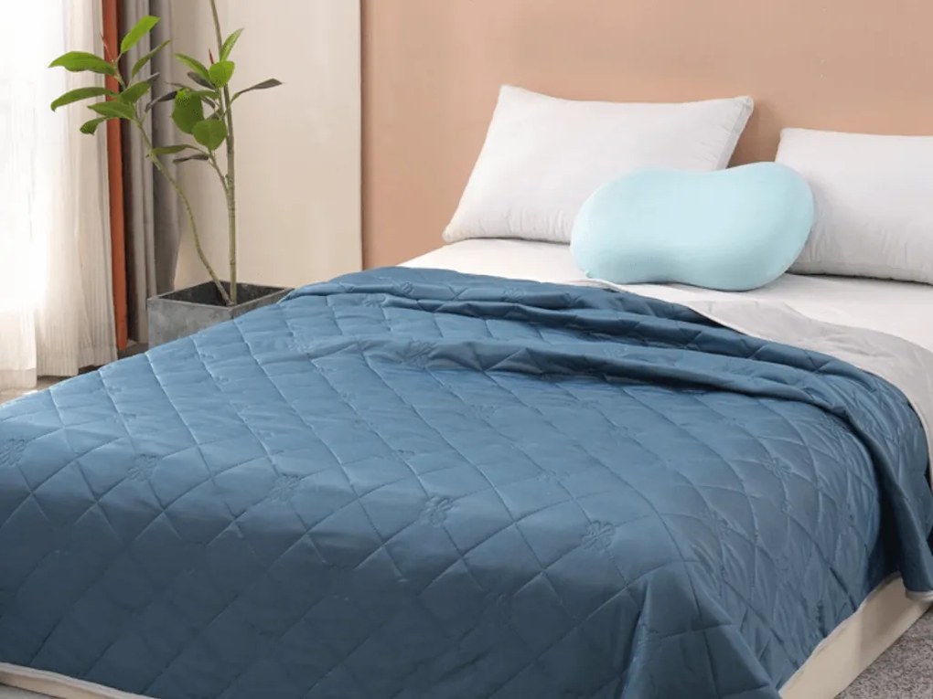 Chłodząca letnia kołdra ELARIA, ciemnoniebieska Rozmiar: 160 x 200 cm