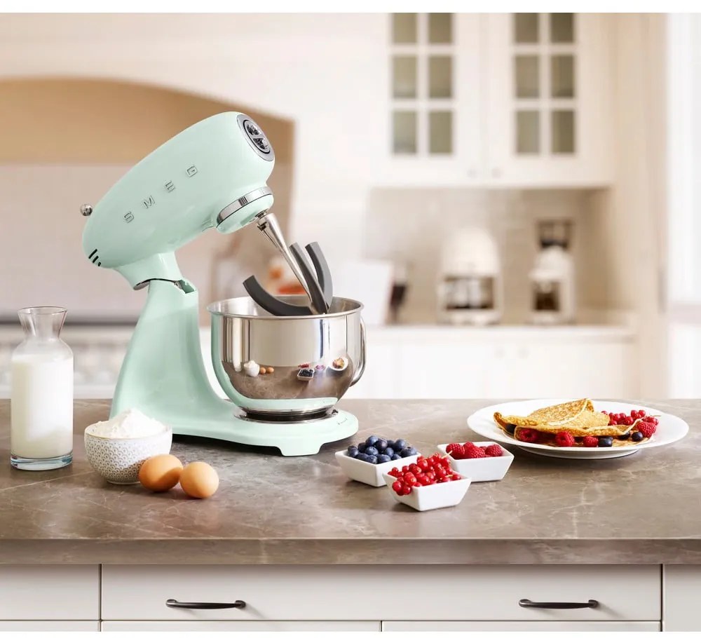 Jasnozielony robot kuchenny Retro Style – SMEG