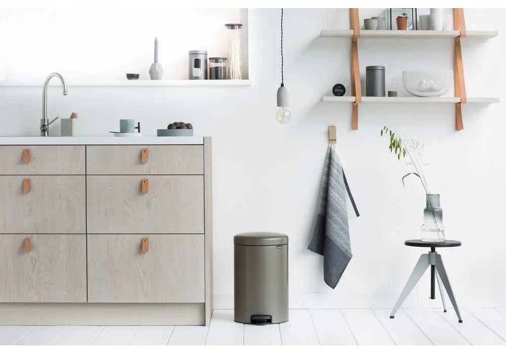 Szary stalowy kosz na śmieci z pedałem 20 l NewIcon – Brabantia