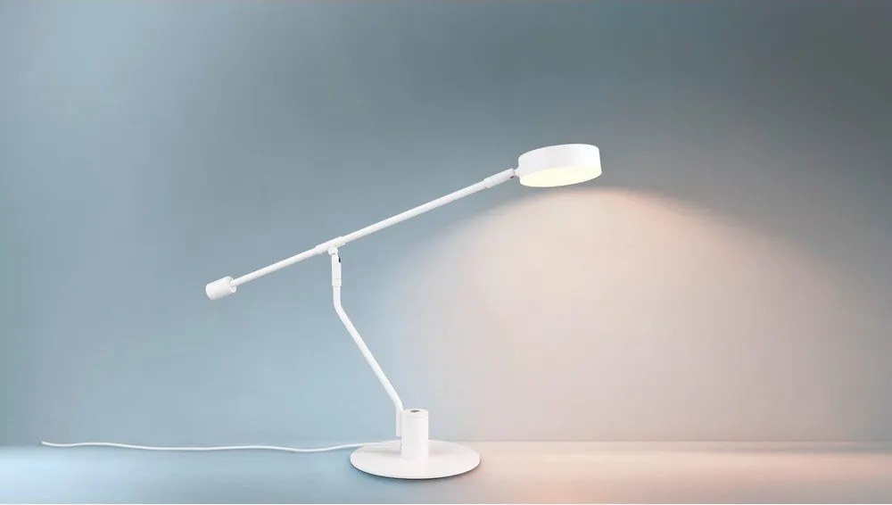 Lampa stołowa LED z elastyczną konstrukcją w matowym białym kolorze (wysokość 64 cm) Manduro – Trio