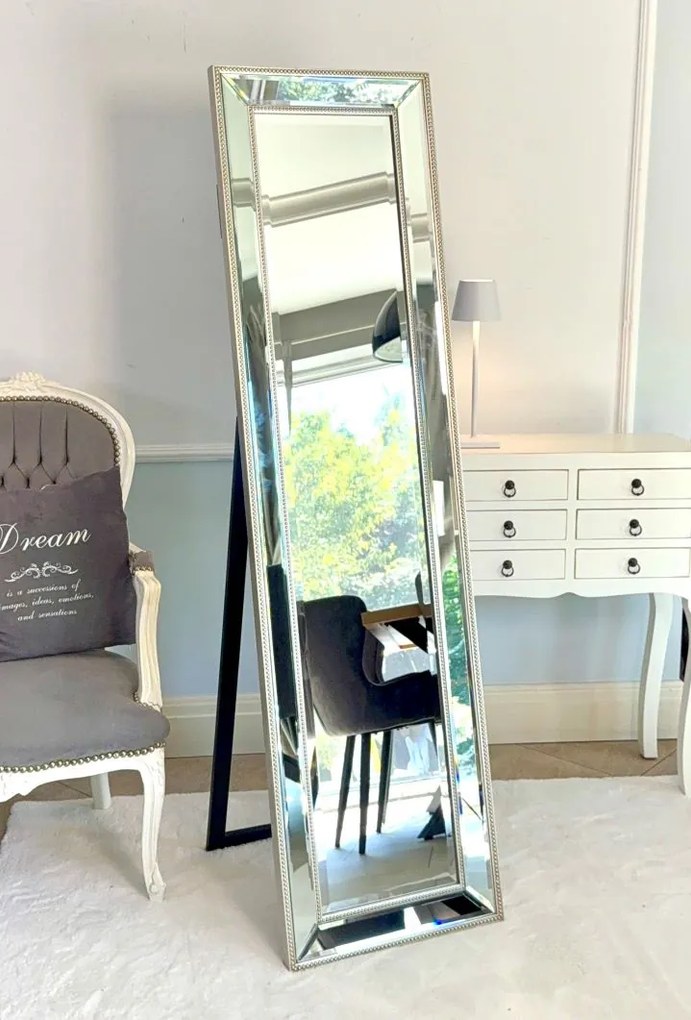 Lustro stojące w lustrzanej ramie, szlifowane fazą.164x44cm